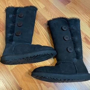 Ugg Bailey Triple Button Black Size 7